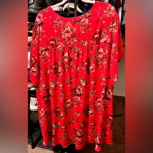 🌹 Torrid 6X Hi-Lo Red Floral Top - Picture 5 of 10